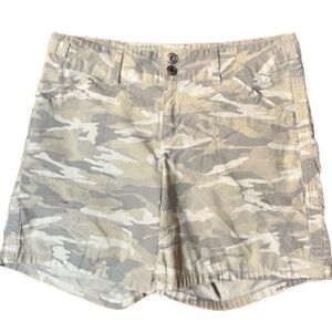 Kensie Gray and Cream Camouflage Patterned Shorts Size 28